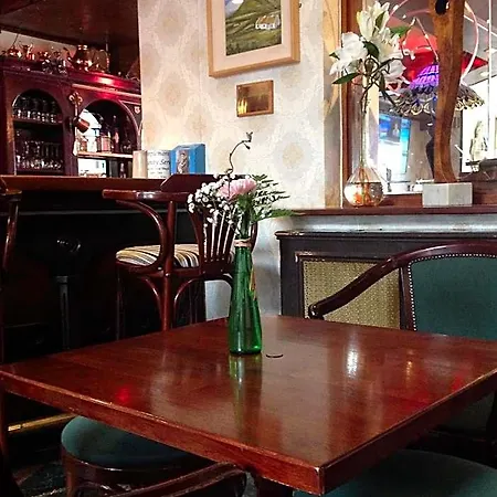 Hotel Arms Templemore