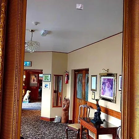 Arms Hotel