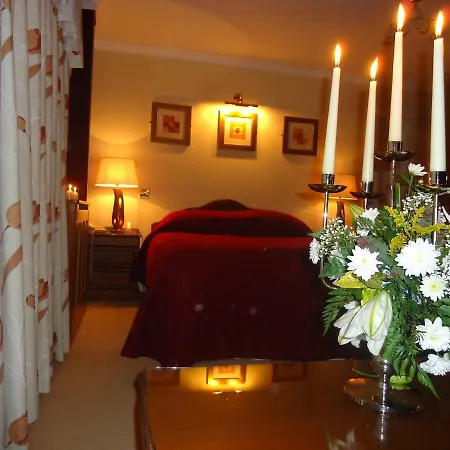 Arms Hotel